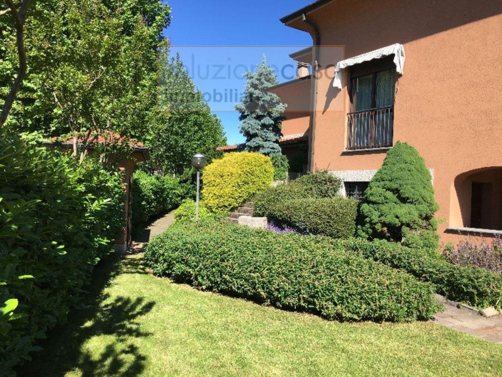 Villa in Milano, Jerago con Orago, 5 locali, 4 bagni, posto auto