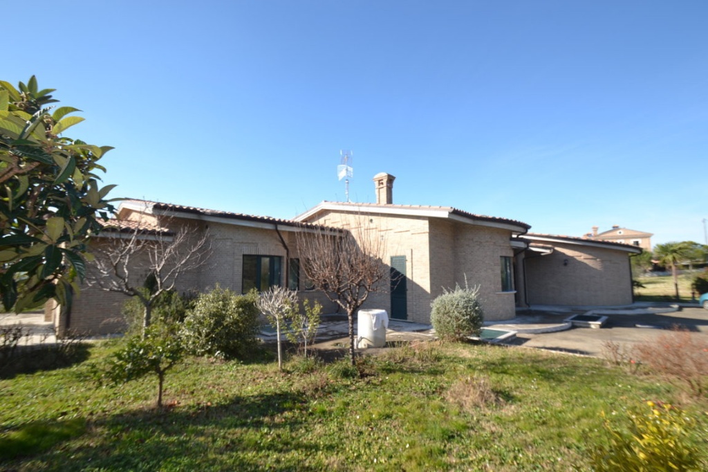 Villa singola in Via Colleappeso, Monteprandone, 18 locali, 3 bagni