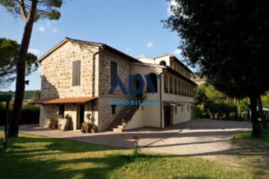 Villa singola in Loc. Colonnetta, Perugia, 10 locali, 6 bagni, con box