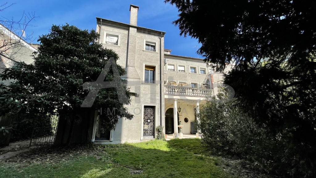 Villa in Via Ponte della Roda 12, Rovigo, 18 locali, 6 bagni, garage