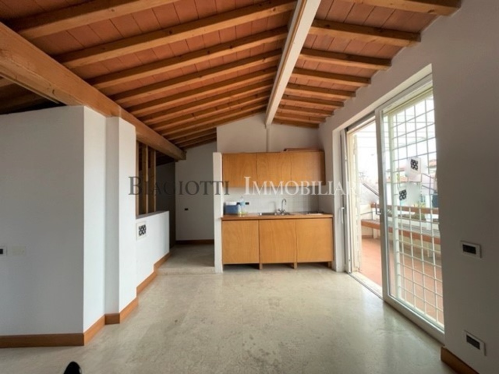 Attico a Livorno, 12 locali, 290 m², ultimo piano in vendita