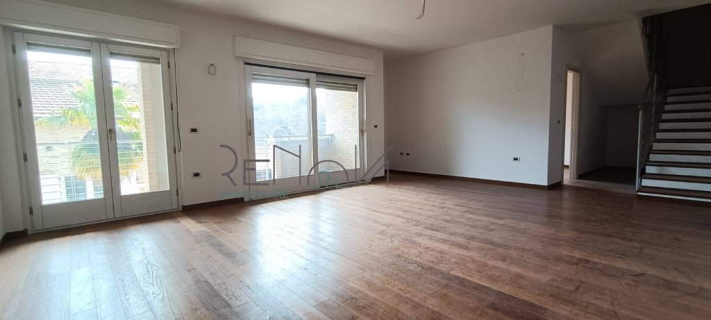 Appartamento in Via Porta Carrese, Teramo, 5 locali, 2 bagni, 200 m²