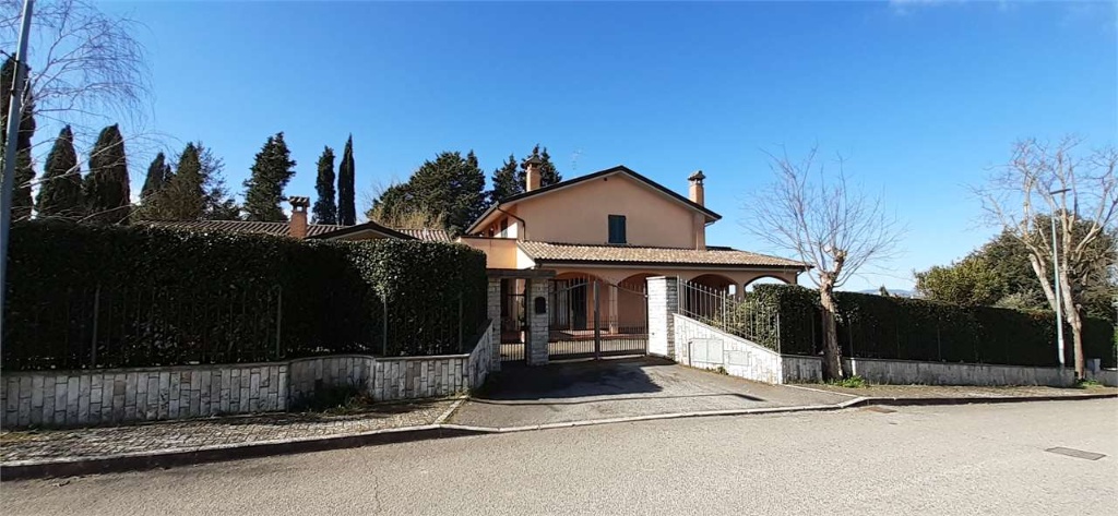 Villa in Via casabella 5, Perugia, 8 locali, 4 bagni, giardino privato