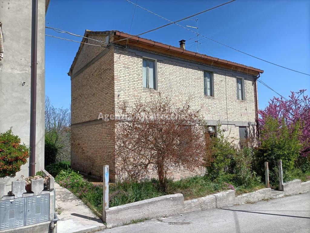 Casa indipendente in Via Giotto, Vallefoglia, 5 locali, 1 bagno