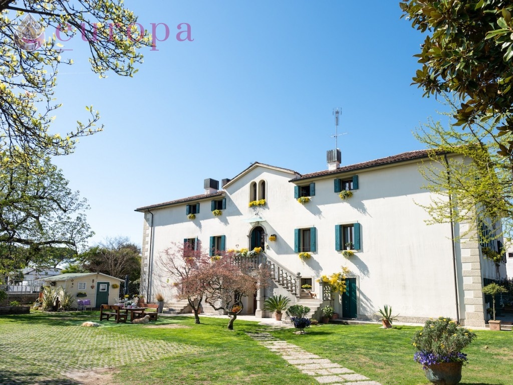 Villa in Piazza marconi, San Fior, 8 locali, 3 bagni, giardino privato