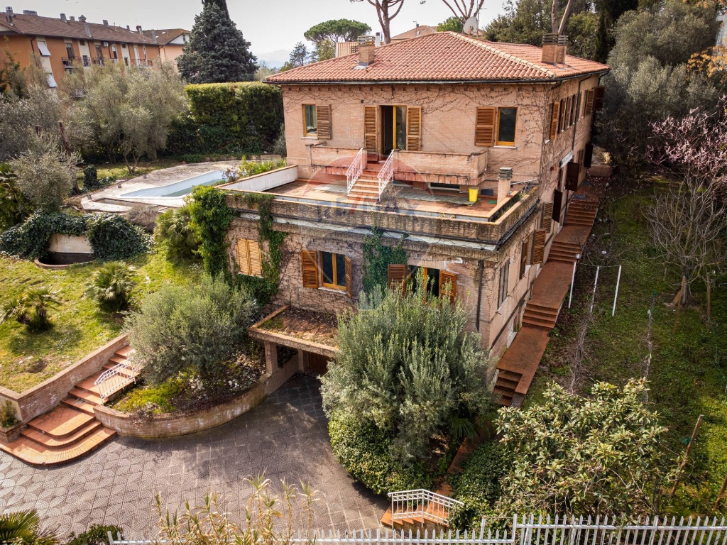 Villa in Via Monte Revellone, Jesi, 16 locali, 6 bagni, con box