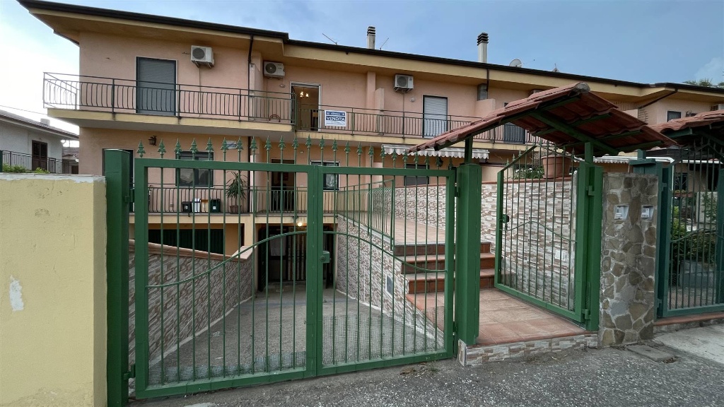 Villa a schiera in Via lazio, Roseto Capo Spulico, 7 locali, 3 bagni
