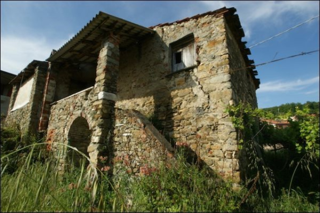 Rustico a Castelnuovo Magra, 8 locali, giardino privato, 160 m²