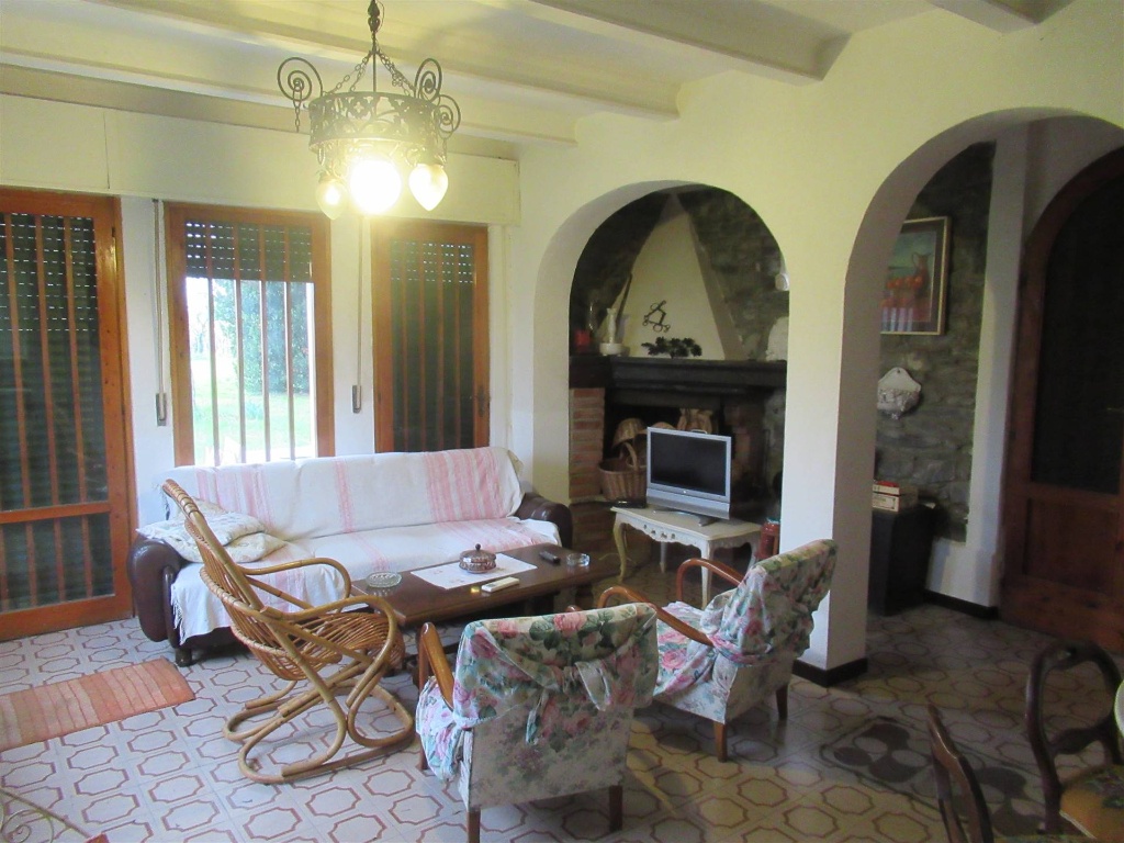 Villa a Pistoia, 9 locali, 3 bagni, giardino privato, 230 m²