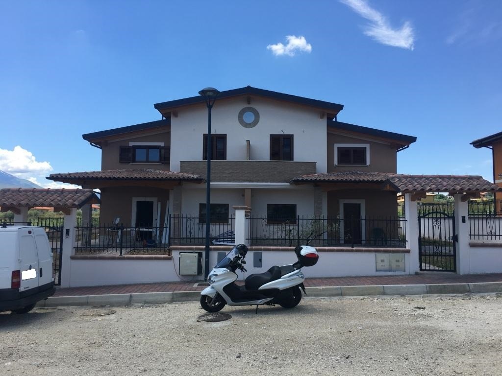 Villa in Contrada Tratturo, Rosciano, 5 locali, 2 bagni, posto auto