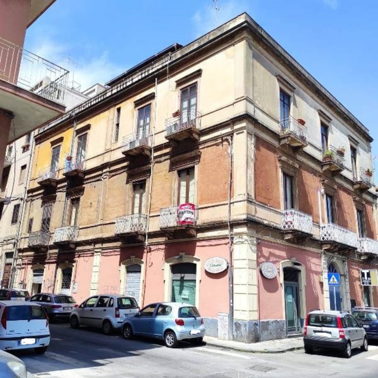 Trilocale in Piazza LANZA 9, Catania, 1 bagno, 90 m², 1° piano