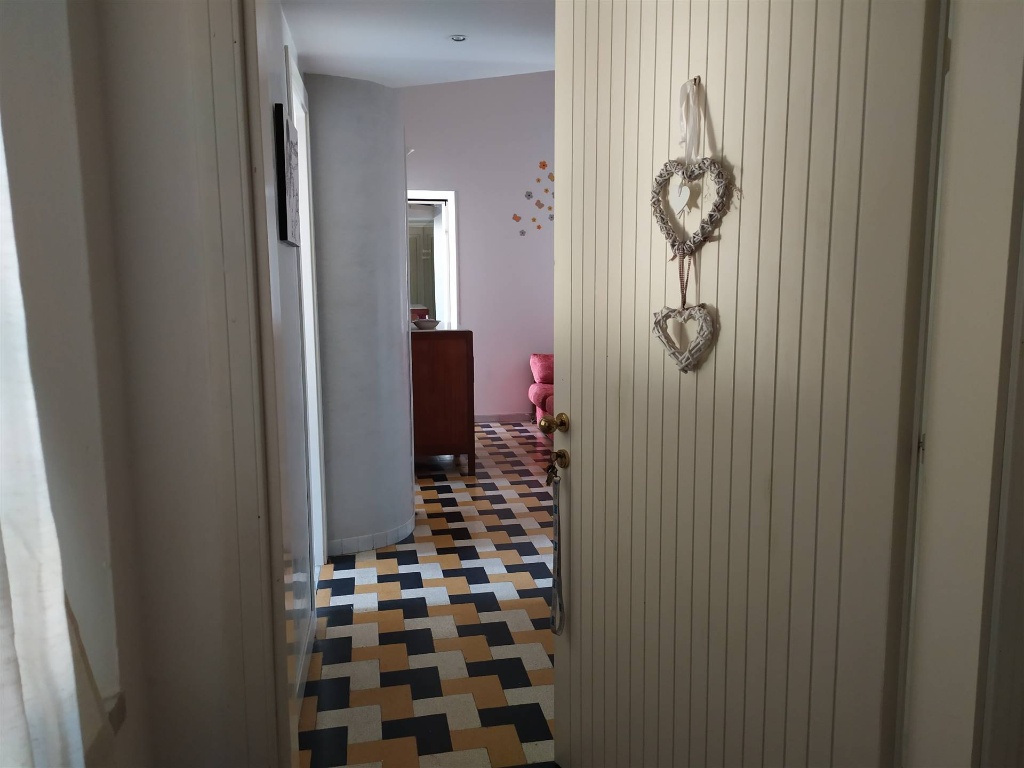 Appartamento a Livorno, 5 locali, 2 bagni, 160 m², 2° piano, ascensore