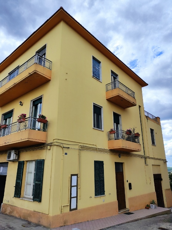 Appartamento in Via Chieti, Rosciano, 6 locali, 1 bagno, 180 m²