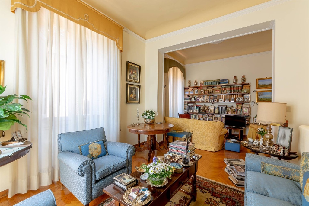 Appartamento in Via Varchi, Firenze, 5 locali, 1 bagno, 129 m²
