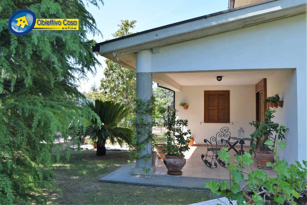 Casa indipendente in Via Ciccarelli 30 Nepezzano, Teramo, 9 locali