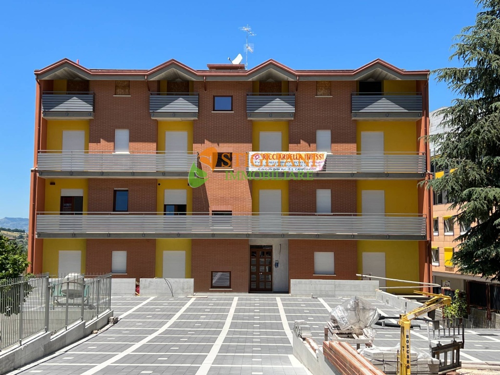 Quadrilocale in Centro, Campobasso, 2 bagni, con box, 90 m², terrazzo