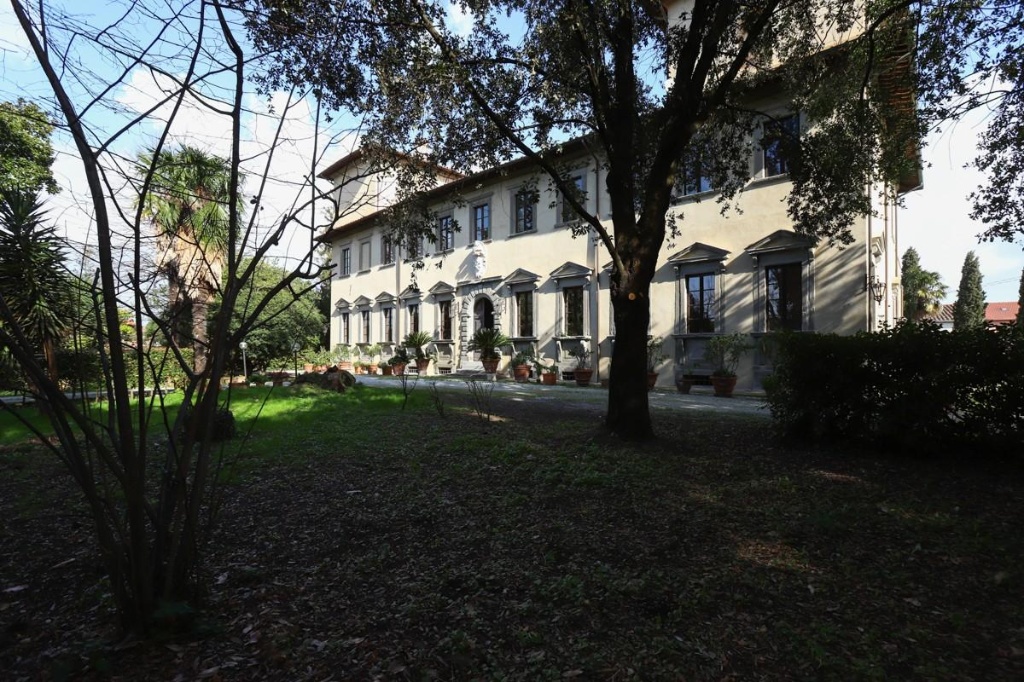Palazzo storico a Pisa, 32 locali, 5 bagni, giardino privato, 1649 m²