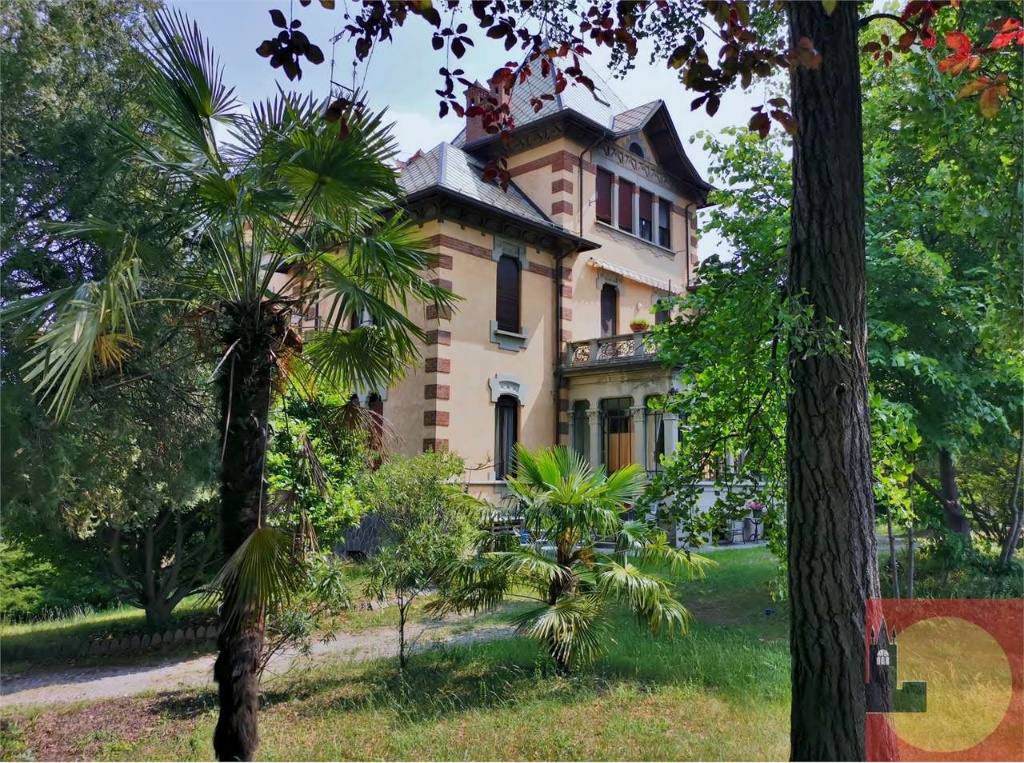 Villa in Via Pietre 27, Alpignano, 18 locali, 4 bagni, garage, 1150 m²