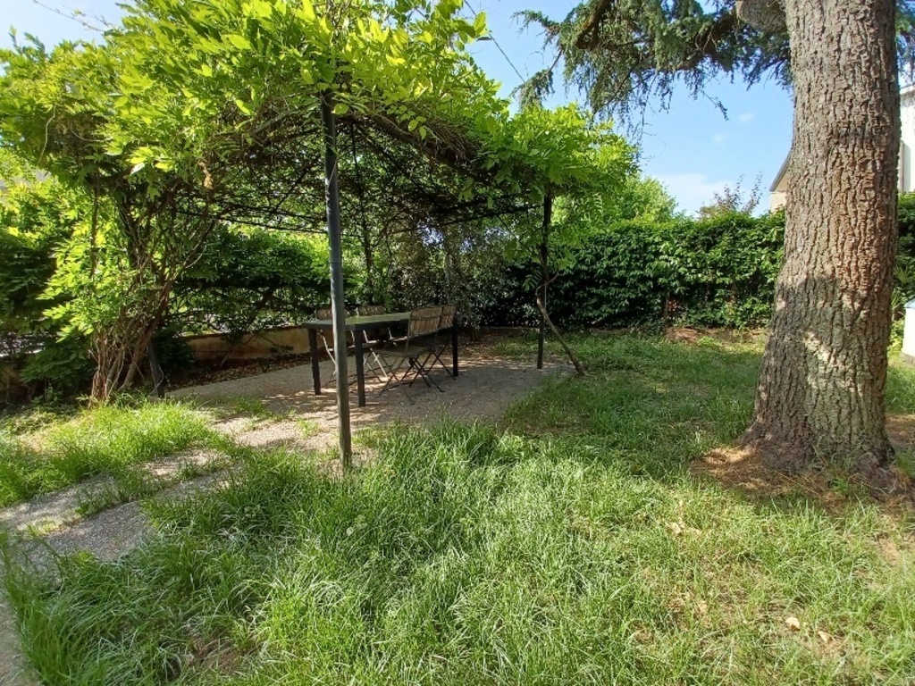Villa a Cascina, 11 locali, 4 bagni, giardino privato, posto auto