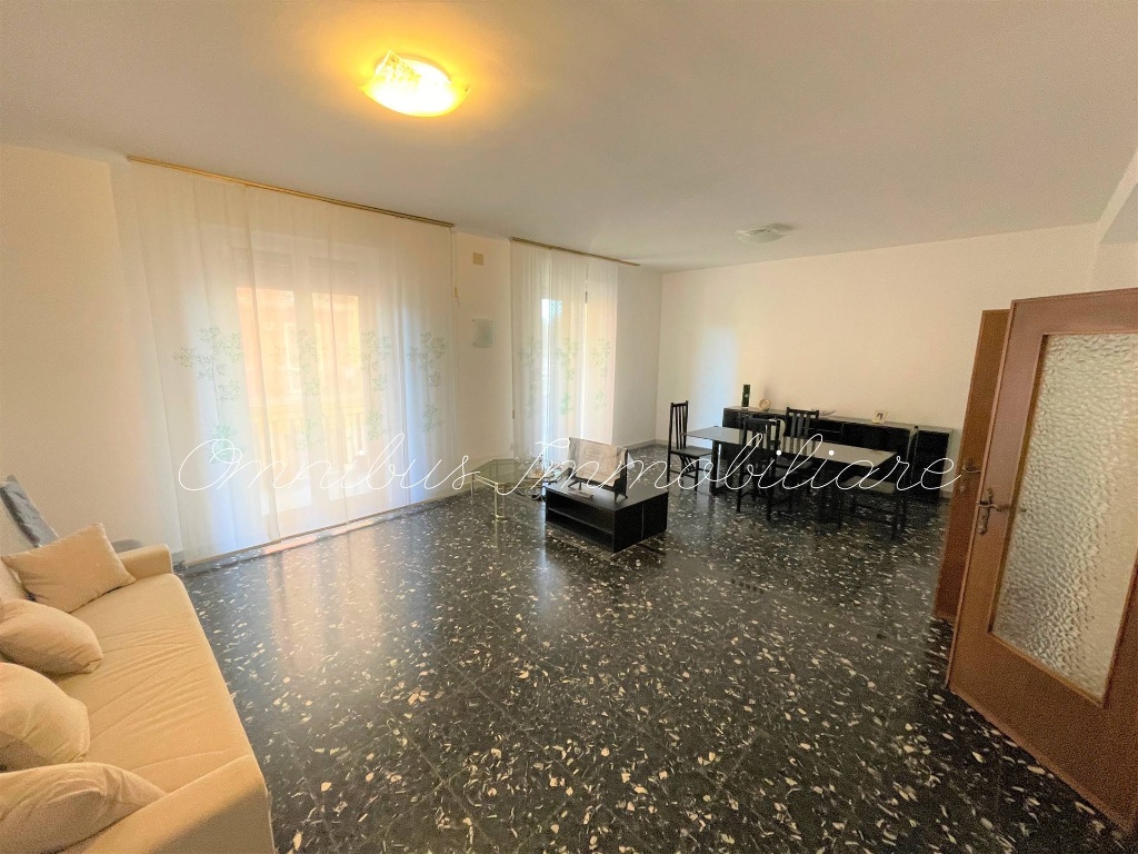 Appartamento in VIA STURZO, Foggia, 5 locali, 1 bagno, 180 m²