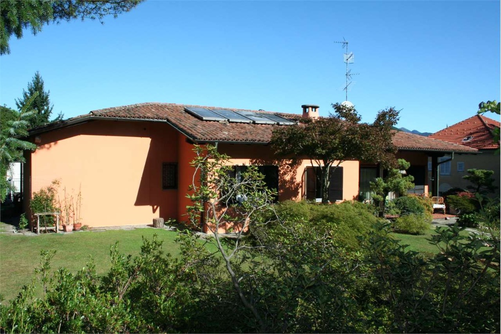 Villa a Lavena Ponte Tresa, 11 locali, 4 bagni, giardino privato