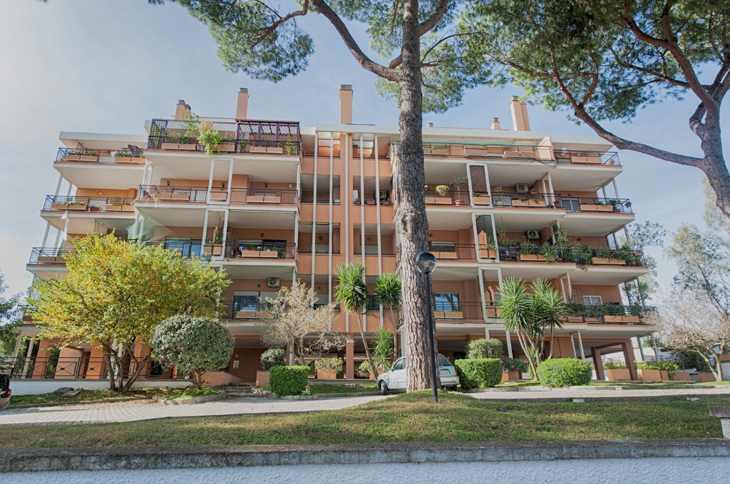 Quadrilocale in Via Galli, Roma, 3 bagni, giardino in comune, 148 m²