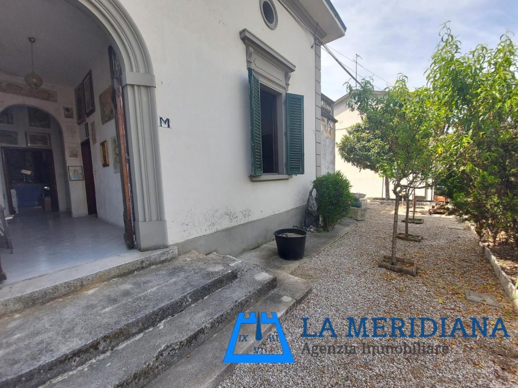 Casa singola a Cerreto Guidi, 15 locali, 2 bagni, giardino privato