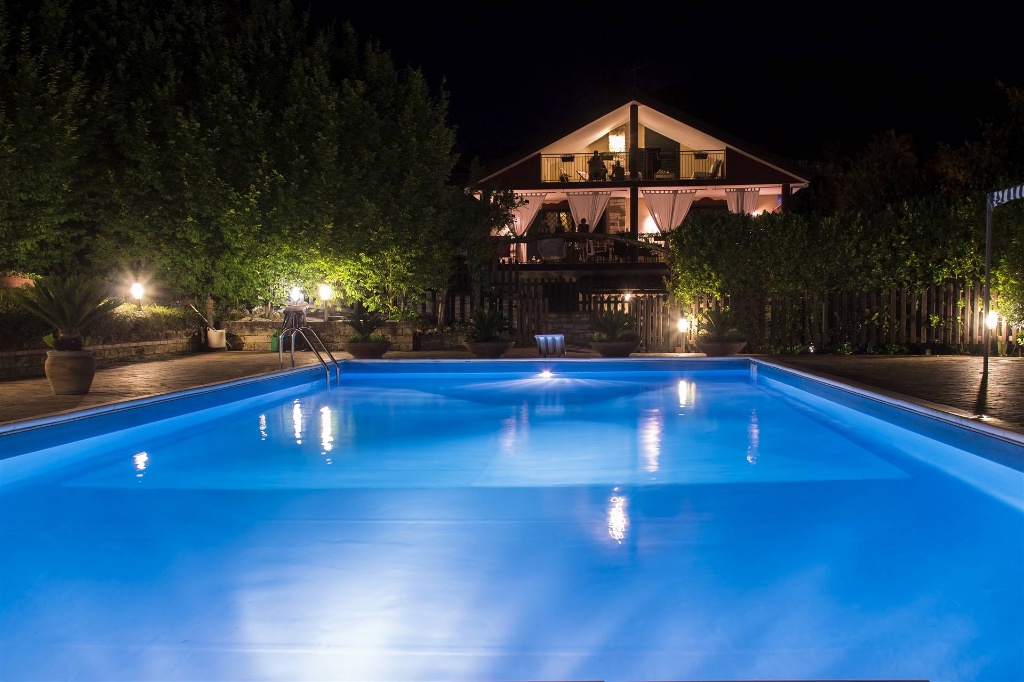 Villa a Giffoni Sei Casali, 6 locali, 4 bagni, giardino privato