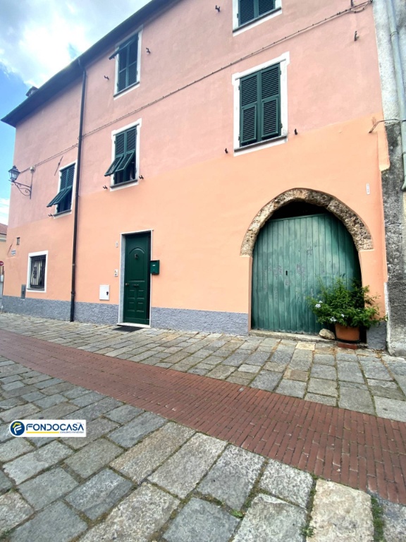 Appartamento in Via Cavour, Toirano, 5 locali, 1 bagno, con box