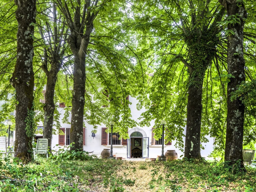 Villa trifamiliare a Pontassieve, 12 locali, 3 bagni, giardino privato