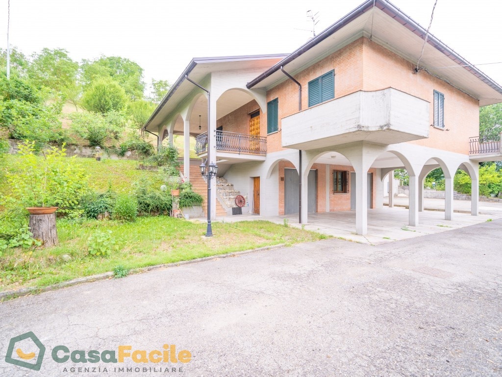Villa in Via Nazionale, Sarsina, 8 locali, 2 bagni, giardino in comune