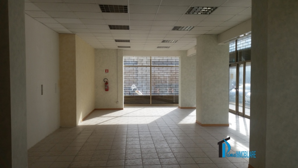 locale commerciale in affitto a Terni