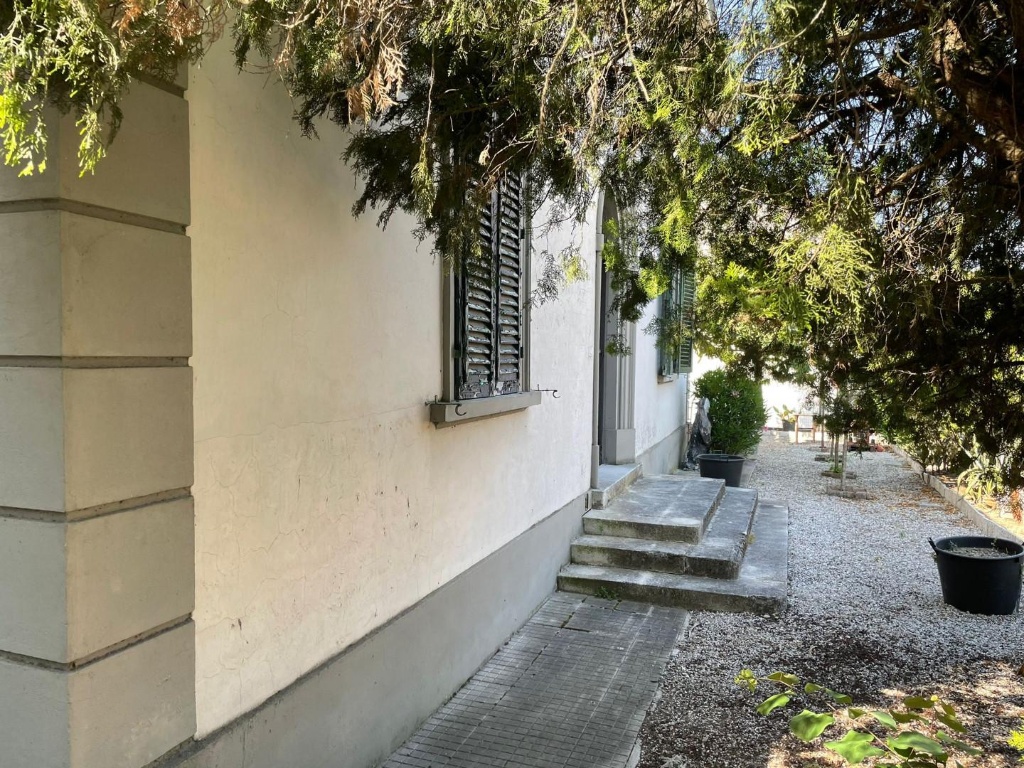 Casa singola a Cerreto Guidi, 14 locali, 2 bagni, giardino privato