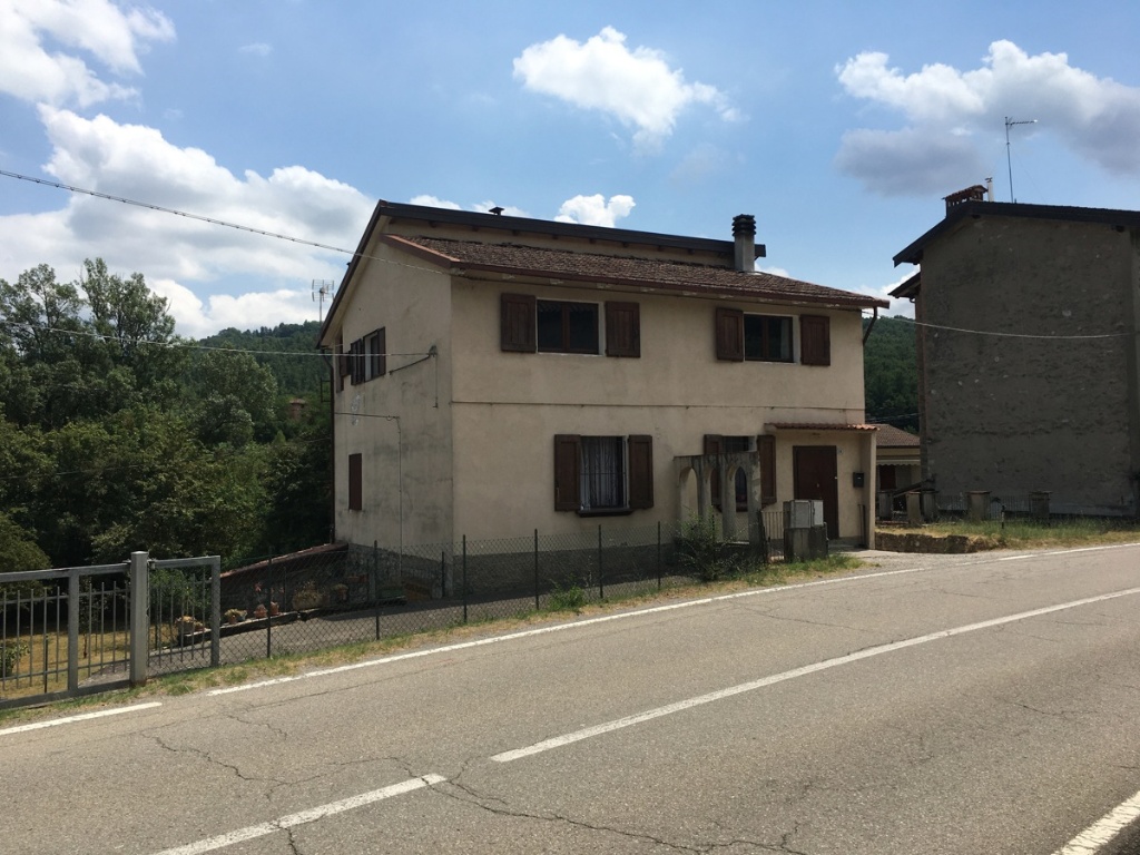Casa indipendente in Via Porrettana 83, Gaggio Montano, 5 locali