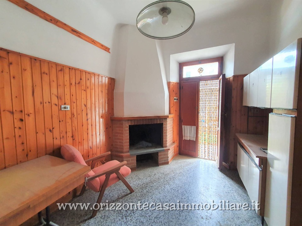 Appartamento ad Ascoli Piceno, 5 locali, 1 bagno, 84 m² in vendita