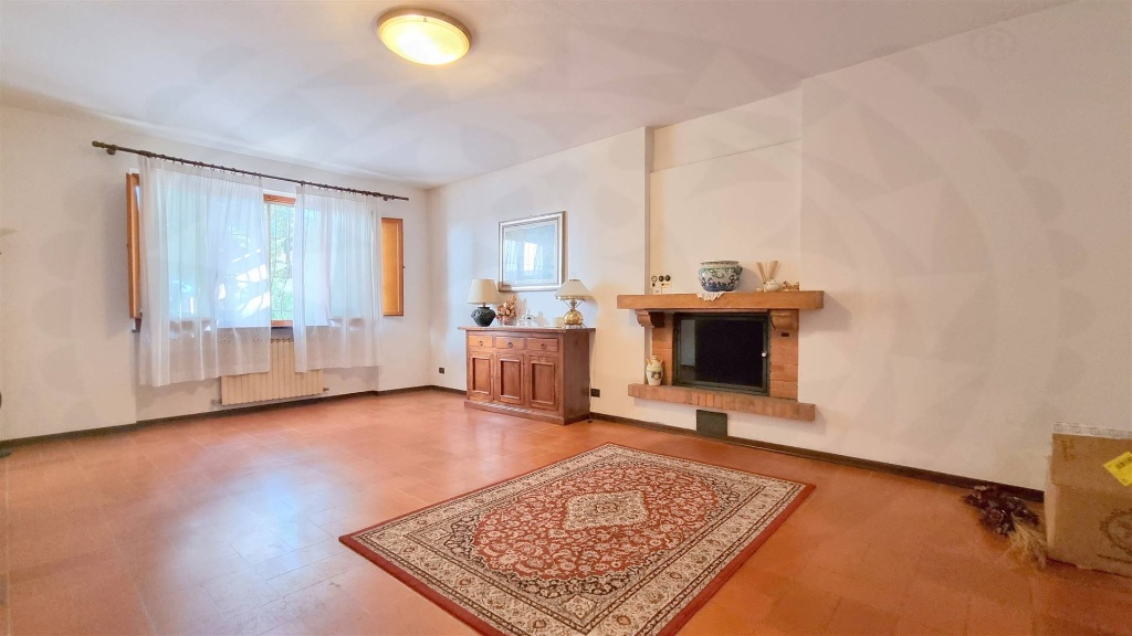 Appartamento a Pisa, 9 locali, 3 bagni, 308 m², terrazzo in vendita