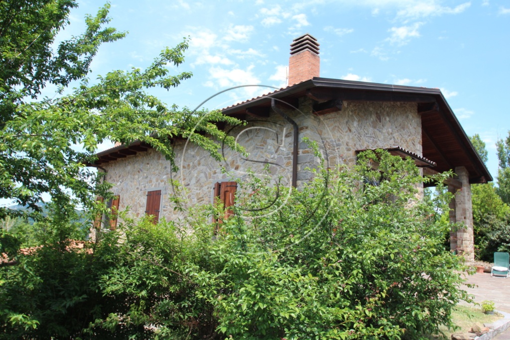 Casa indipendente a Monzuno, 14 locali, 3 bagni, giardino privato