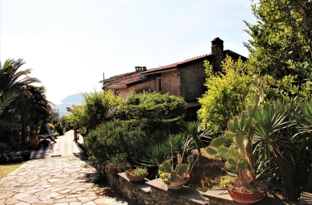Villa a schiera a Castelnuovo Magra, 9 locali, 3 bagni, posto auto