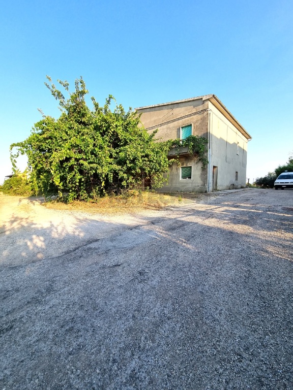 Villa singola a Pescara, 10 locali, 2 bagni, giardino privato, 220 m²