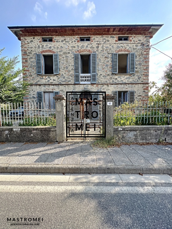 Casa indipendente in Via Dori, Castelfranco di Sotto, 10 locali