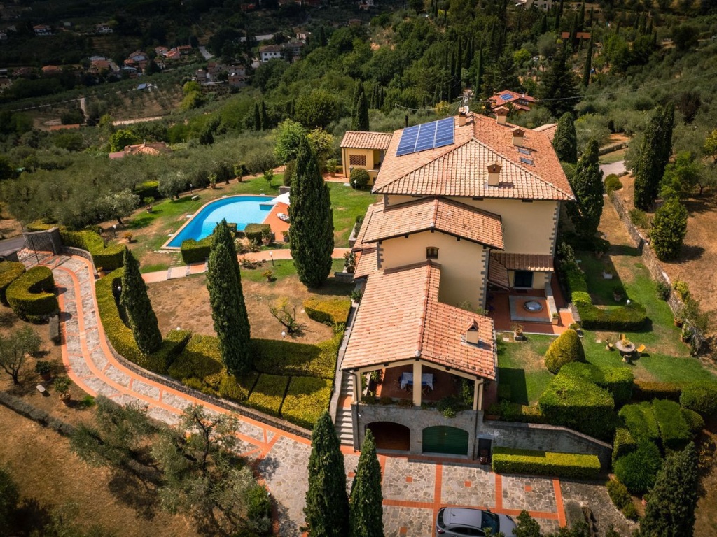 Villa a Montecatini-Terme, 10 locali, 8 bagni, posto auto, 1500 m²