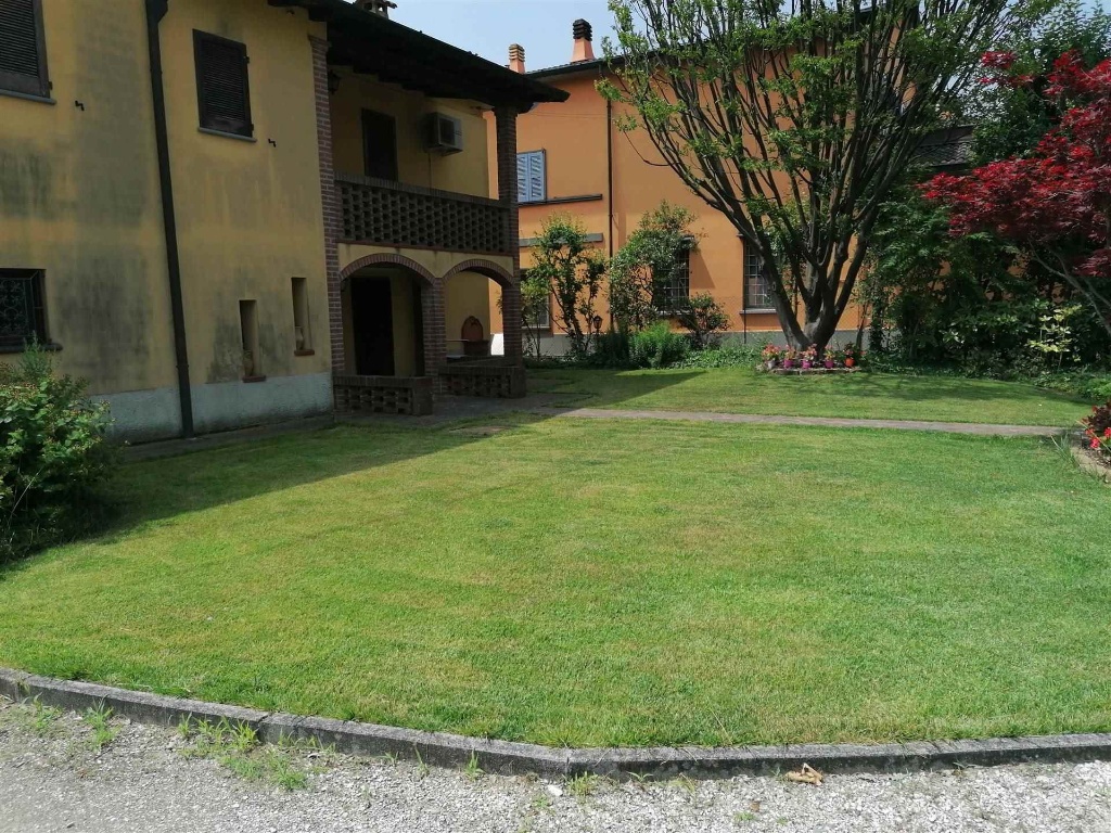 Villa a Monticelli d'Ongina, 8 locali, 2 bagni, giardino privato