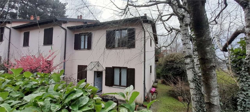 Villa a schiera in Via Roma 26, Barasso, 6 locali, 3 bagni, garage