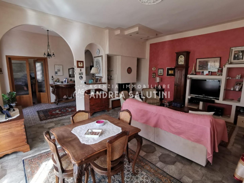 Villa a Palaia, 9 locali, 160 m², buono stato in vendita