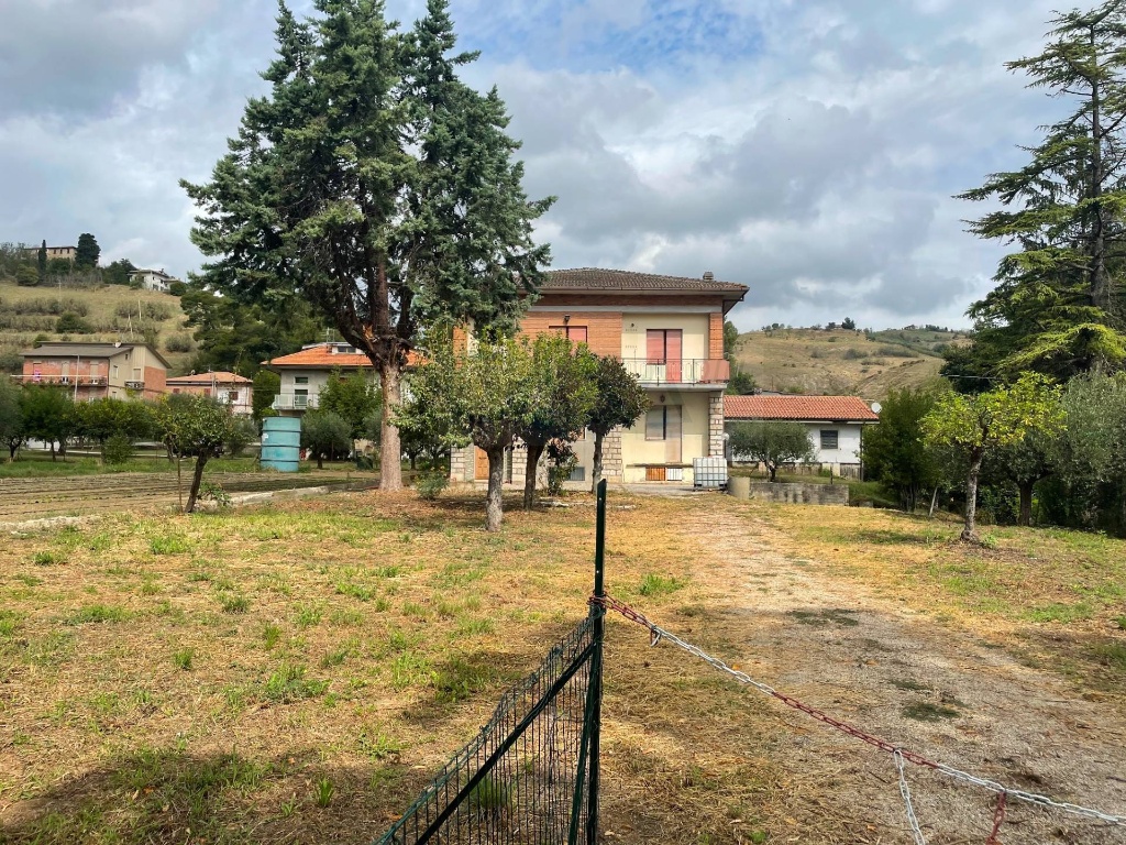 Casa indipendente in Brecciarolo, Ascoli Piceno, 10 locali, 3 bagni