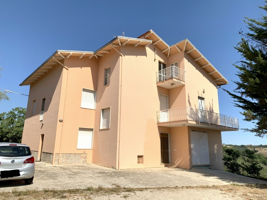 Casa indipendente in Contrada Pretore, Loreto Aprutino, 12 locali