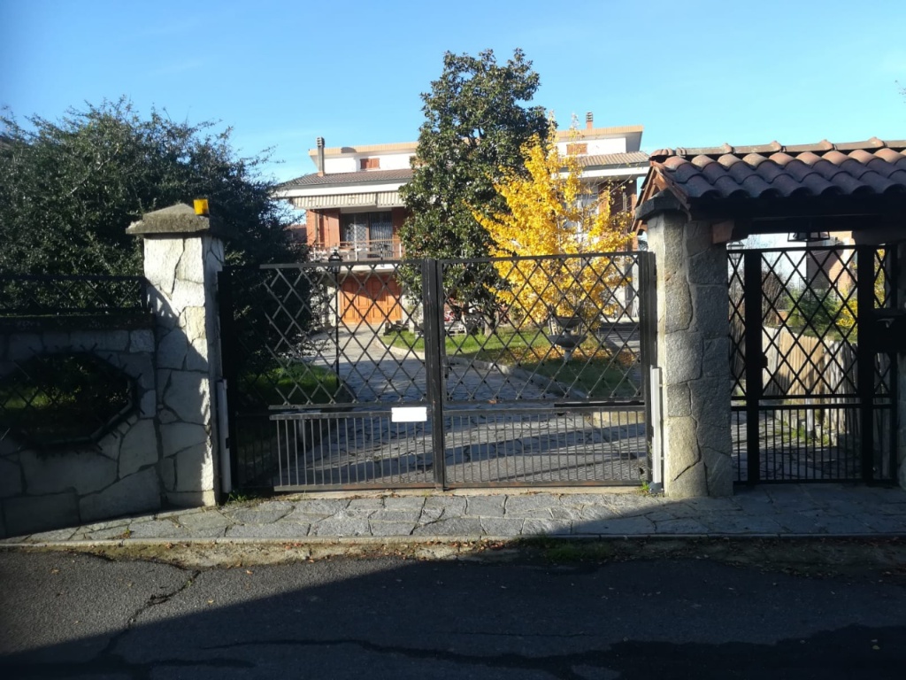 Villa a Carentino, 6 locali, 1 bagno, giardino privato, 260 m²