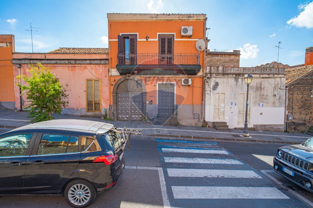 Casa indipendente in Via Vittorio Emanuele III, Belpasso, 10 locali
