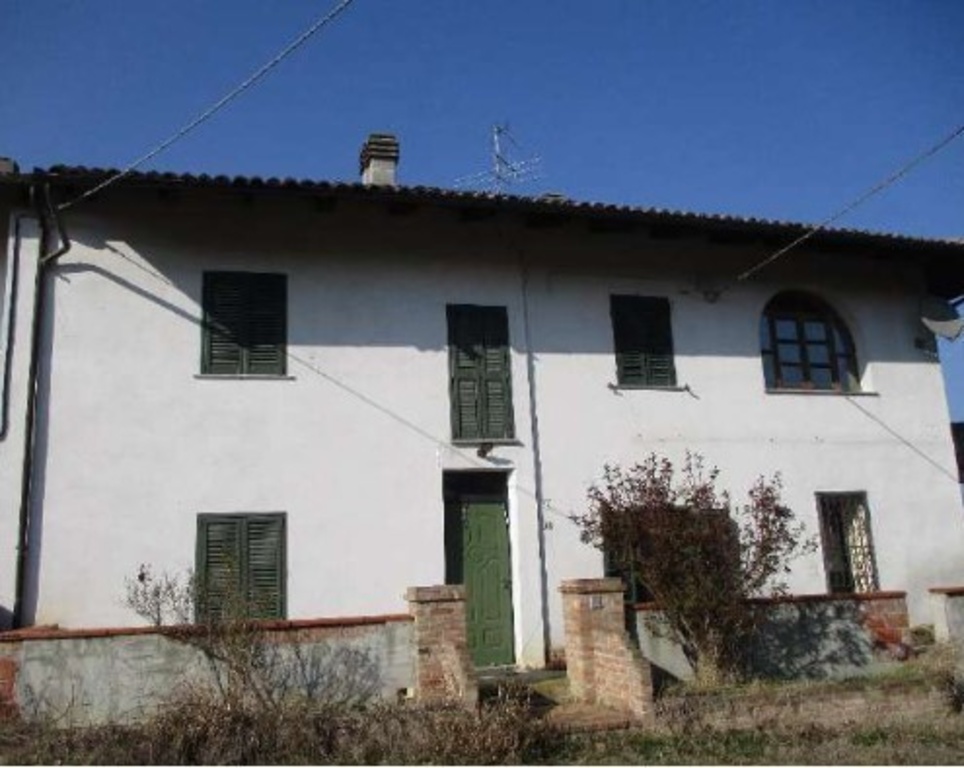 Villa a schiera in Strada Mollie 38, Nizza Monferrato, 10 locali