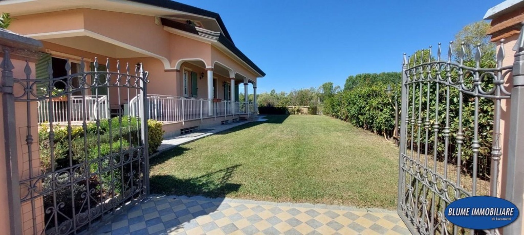 Villa a Viareggio, 11 locali, 3 bagni, giardino privato, posto auto